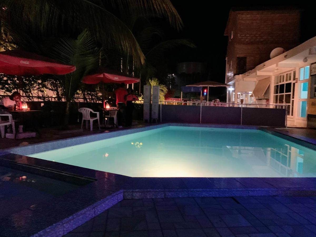Woodpecker Resort Hotel 班珠尔 外观 照片