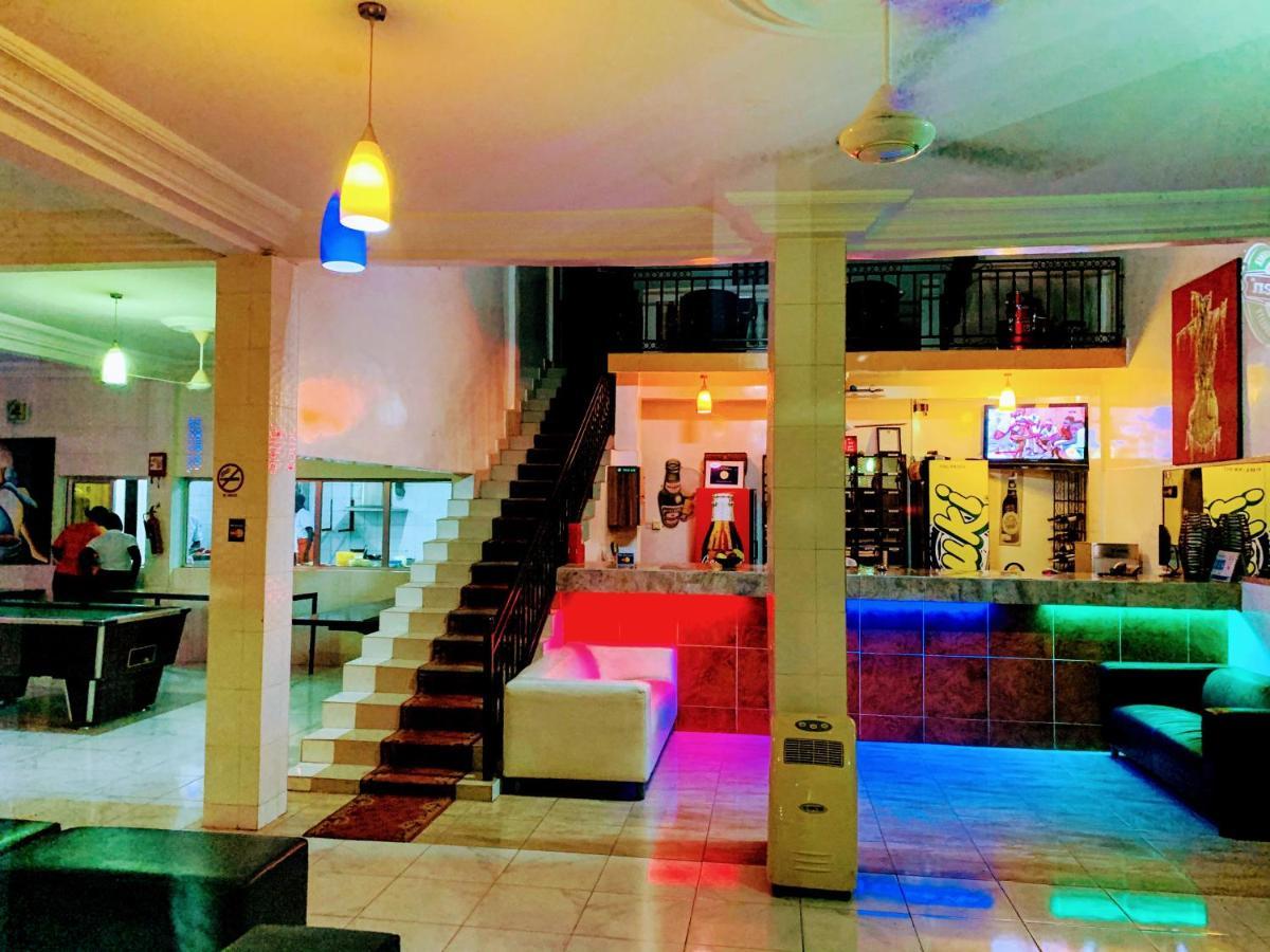 Woodpecker Resort Hotel 班珠尔 外观 照片