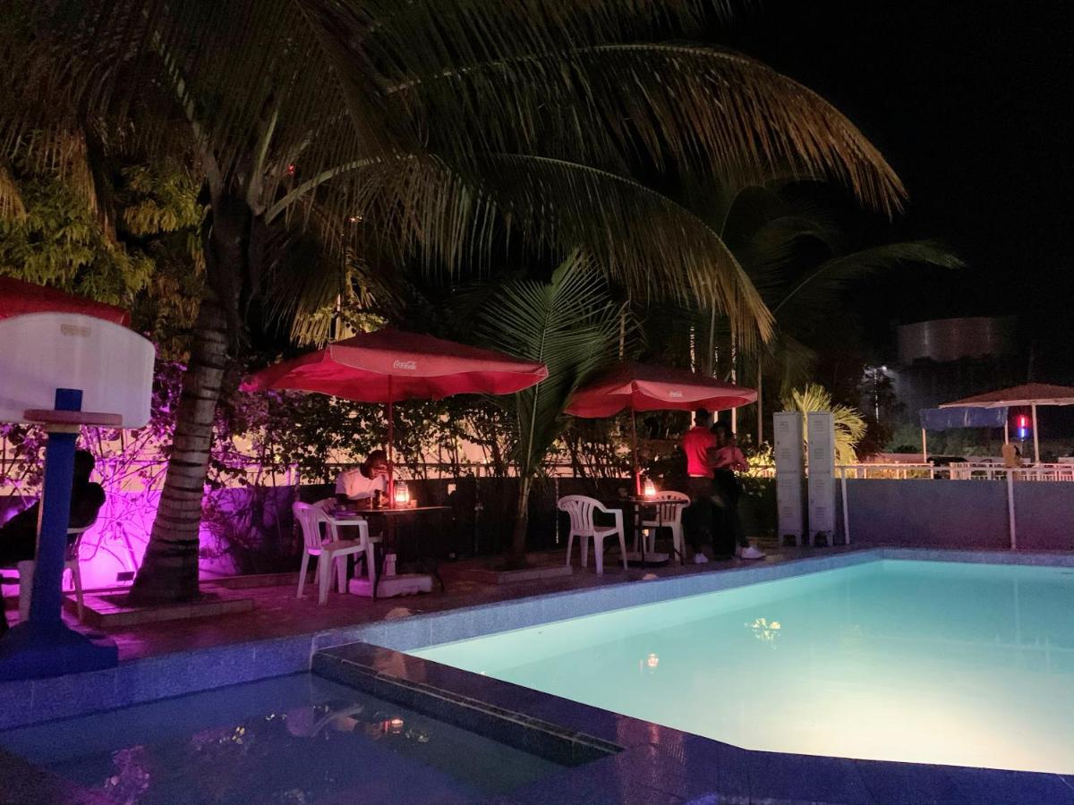 Woodpecker Resort Hotel 班珠尔 外观 照片