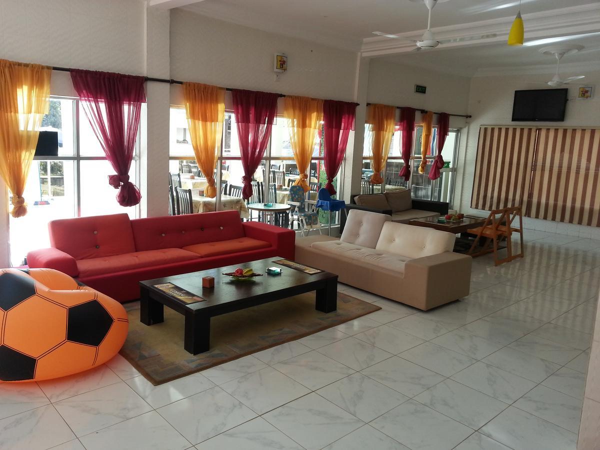 Woodpecker Resort Hotel 班珠尔 外观 照片